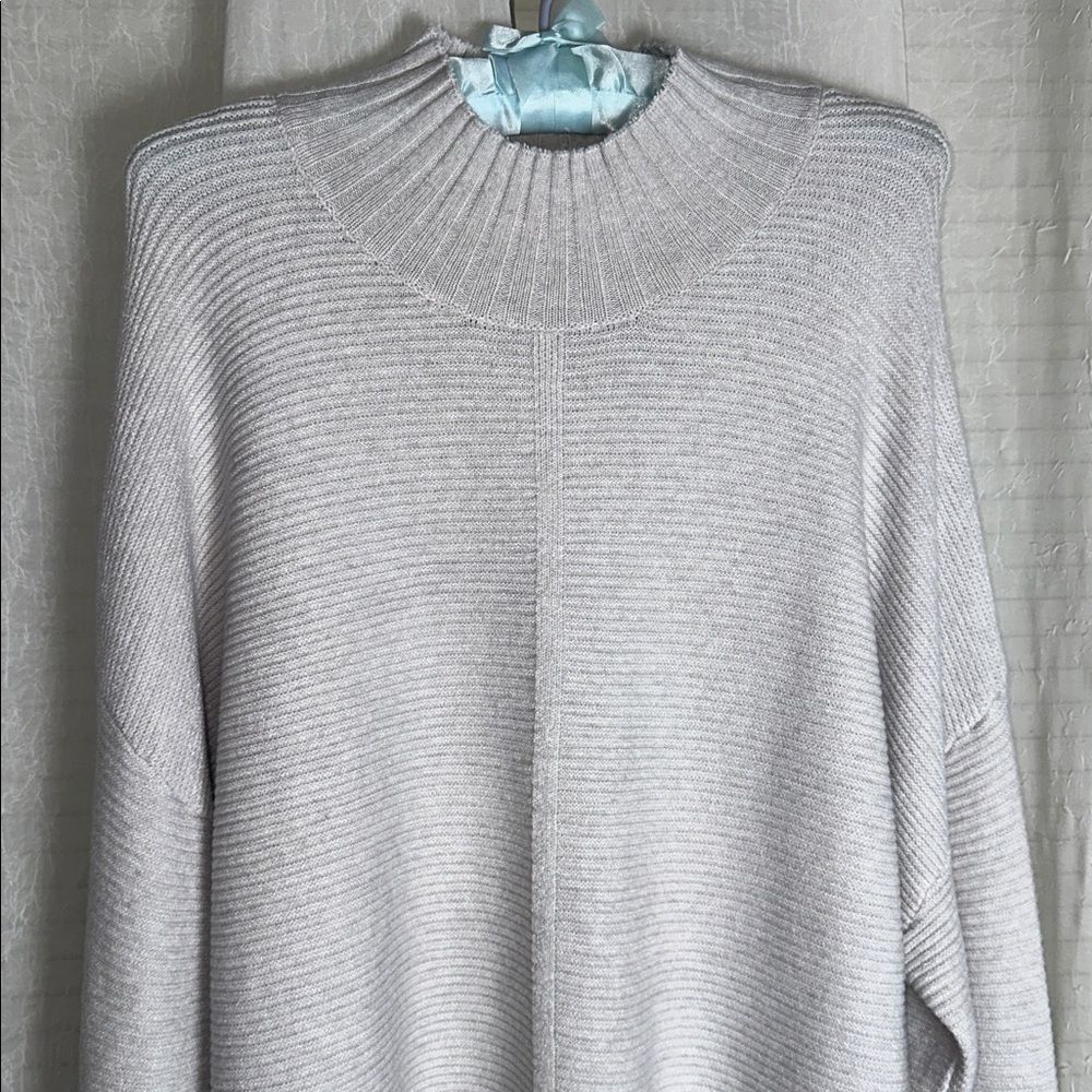 CYRUS XL Gray Mock Neck Horizontal Knit Statement Sleeve Tunic Style Sweater - Picture 3 of 10